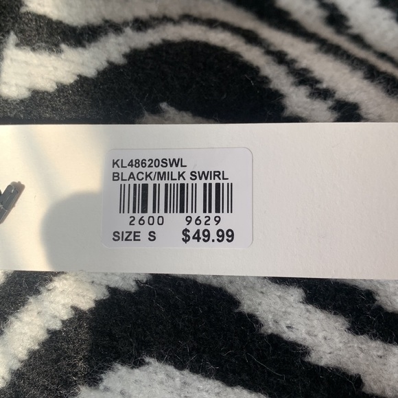 Oversized, black and white patterned soft sweater! - Picture 7 of 7